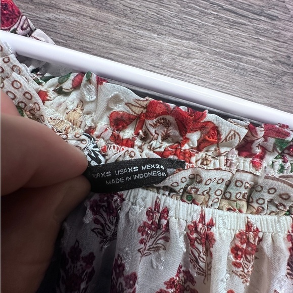 Zara White and Green Ruffled Bell Sleeve Top - Picture 4 of 7